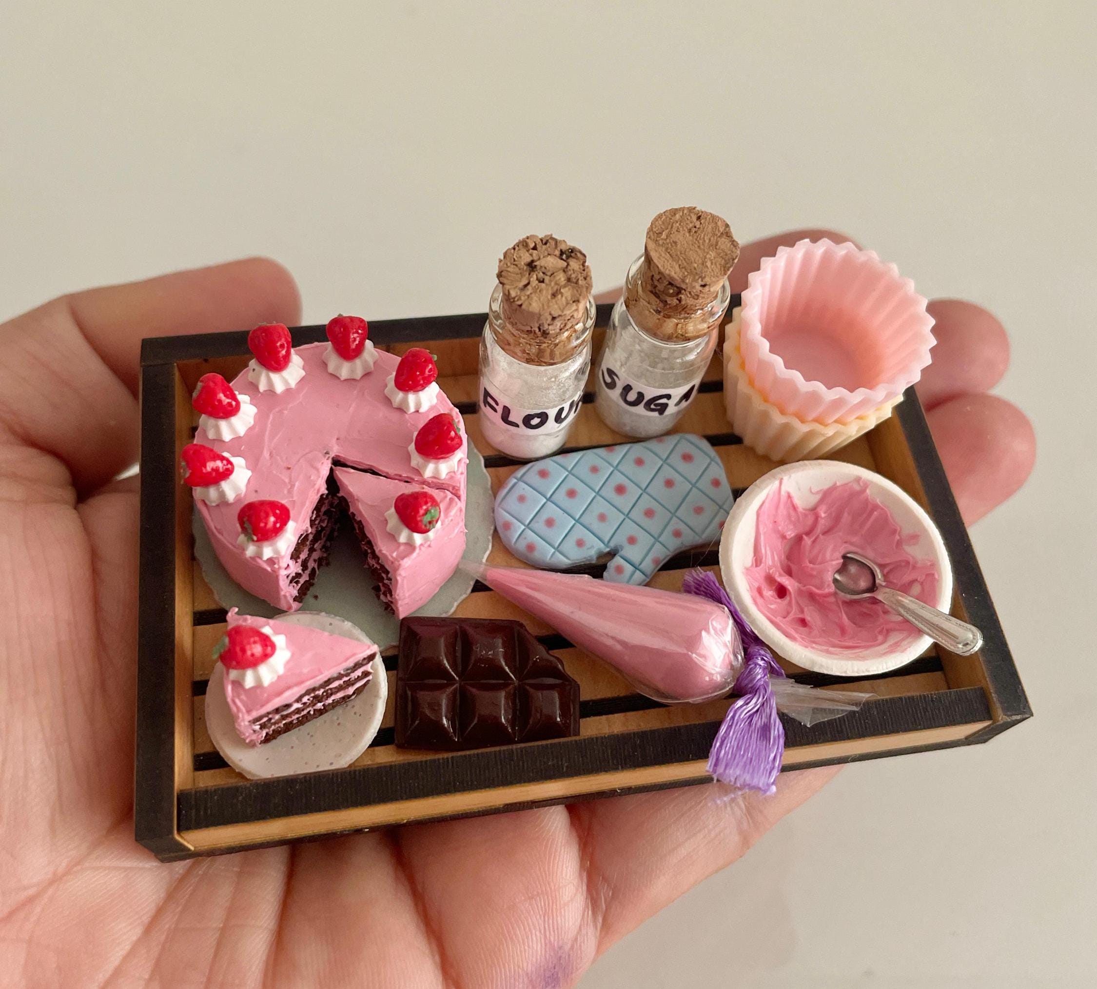 ミニチュア ストロベリー フロスティング ケーキ プラッター