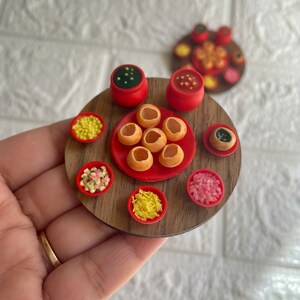 ミニチュア パニ プリ 冷蔵庫マグネット、インド料理ミニチュア、ドールハウスフード、おいしい食べ物、パニ プリ ラバー、ミニインド屋台料理、粘土食品