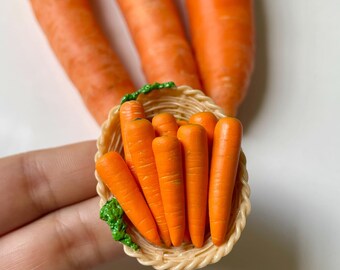 Handmade Miniature Carrot Basket – Realistic Tiny Food Art, Dollhouse Kitchen Decor, Collectible Mini Veggie for Display & Gifting
