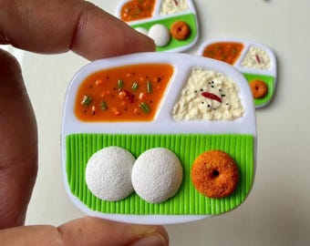 Mini South Indian Breakfast Magnet – Handmade Realistic Idli Vada Sambar Chutney Set | Polymer Clay Kitchen Decor | Food Lover Gift
