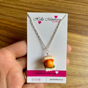 Miniatuur Vada Pav-ketting-miniatuur voedselsieraden, voedselketting, voedselsieraden, mini-kleivoedselketting, ketting met voedselthema