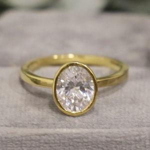 Oval Cut Solitaire Bezel Ring, Oval Bezel Engagement Ring, Oval Cut Bezel Wedding Ring, Oval Cut Diamond Stimulant CZ Ring