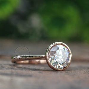 2.5 CT Round Cut Moissanite Engagement Ring, Bezel Set Ring, Solitaire Ring, Women&#39;s Wedding Ring, Anniversary Gift Ring, 14K Rose Gold Ring