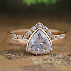 Trilliant Cut Diamond Engagement Ring Set, Bezel Set Solitaire Bridal Ring Set, V Shaped Wedding Ring Set, 14K Rose Gold Promise Ring Set