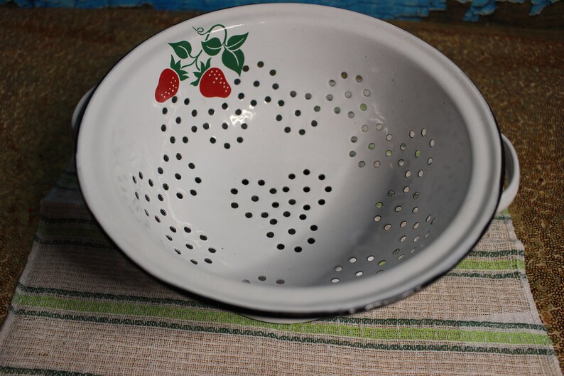 White Metal Colander made in Korea 1983 Teleflora Promotion Strainer Vintage Strawberries Enamel Colander strawberry lovers