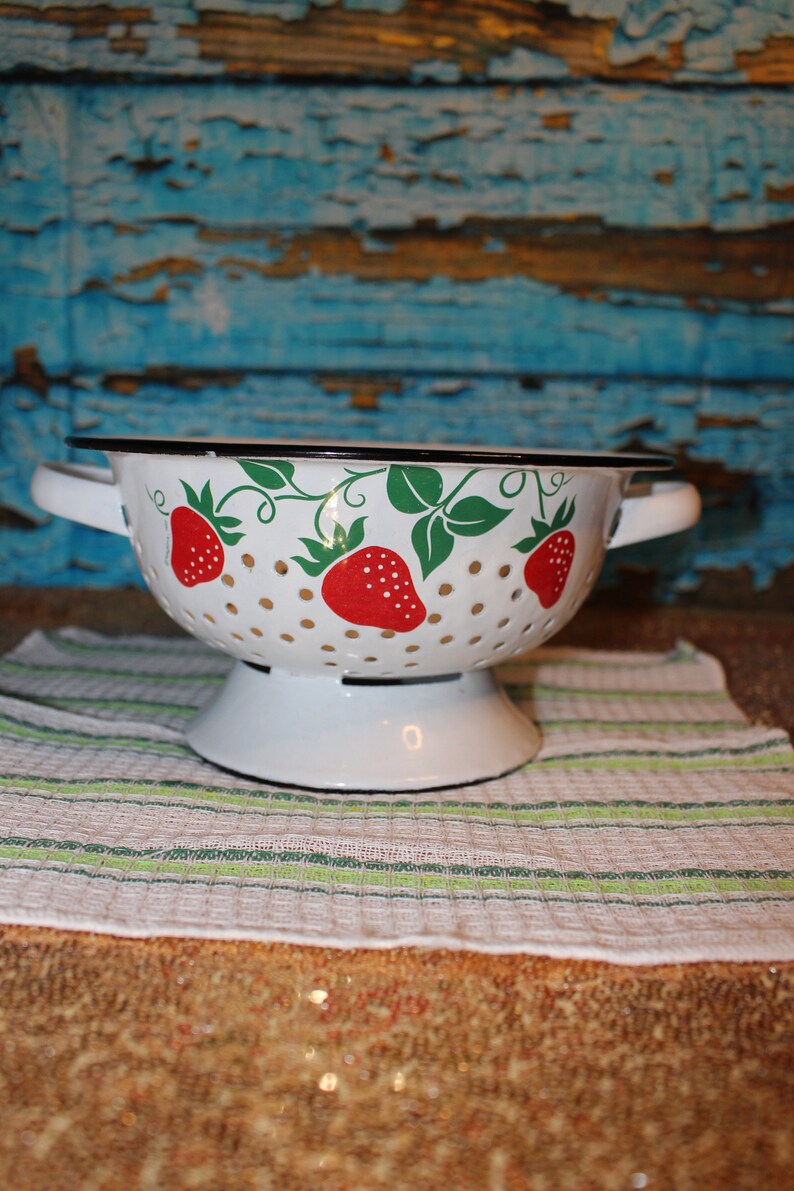 White Metal Colander made in Korea 1983 Teleflora Promotion Strainer Vintage Strawberries Enamel Colander strawberry lovers
