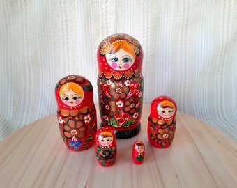 Set 5 Traditional stacking dolls, Matryoshka