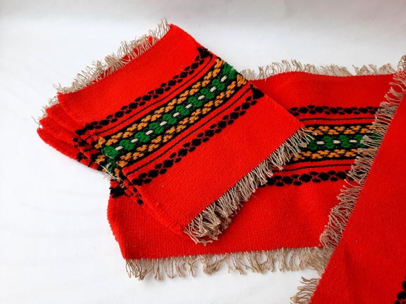 Vintage woven table runner and 4 napkins