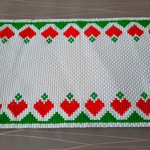 Camino de mesa vintage escandinavo bordado a mano, Corazón