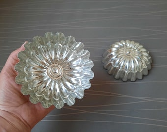 2 Vintage tin molds, Baking molds, Cupcake tins, D - 4,7 in