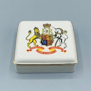 Queen Elizabeth – Coronation – June 2, 1953 – Trinket Box – Made in England