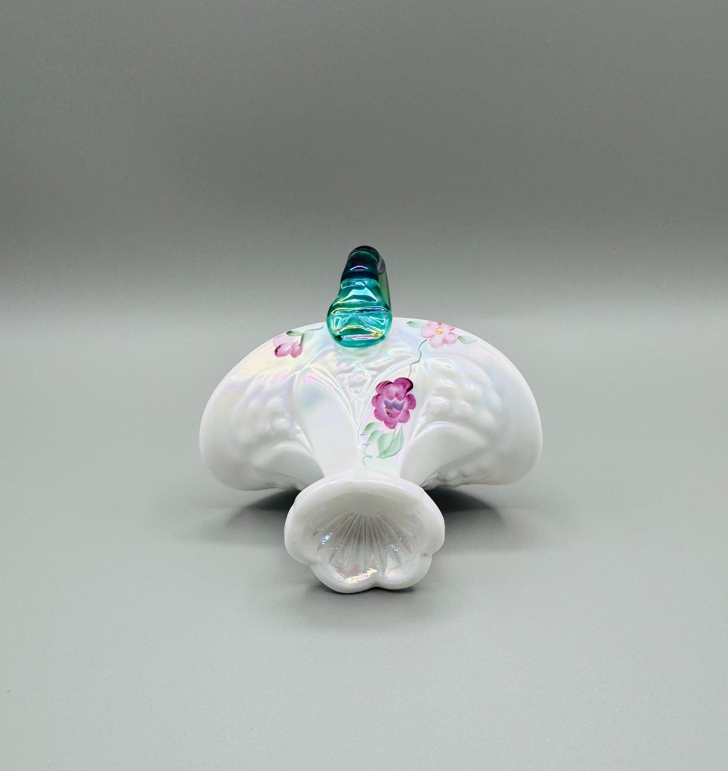 フェントン アクアグリーン デイジー＆ボタン イリデセントグラス ミニバスケット Fenton Mini Glass Basket - Iridized White With Spruce Green