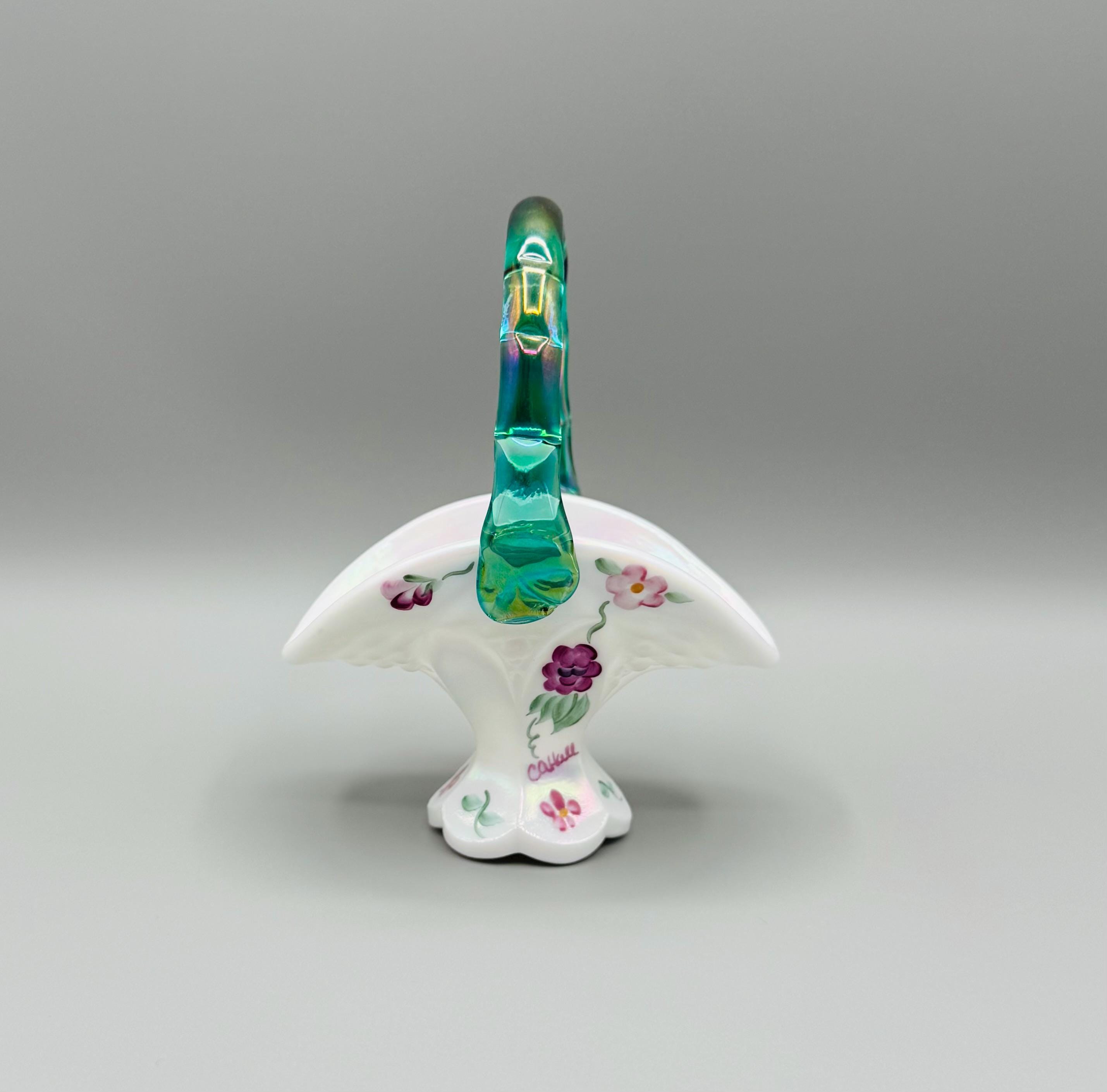 フェントン アクアグリーン デイジー＆ボタン イリデセントグラス ミニバスケット Fenton Mini Glass Basket - Iridized White With Spruce Green