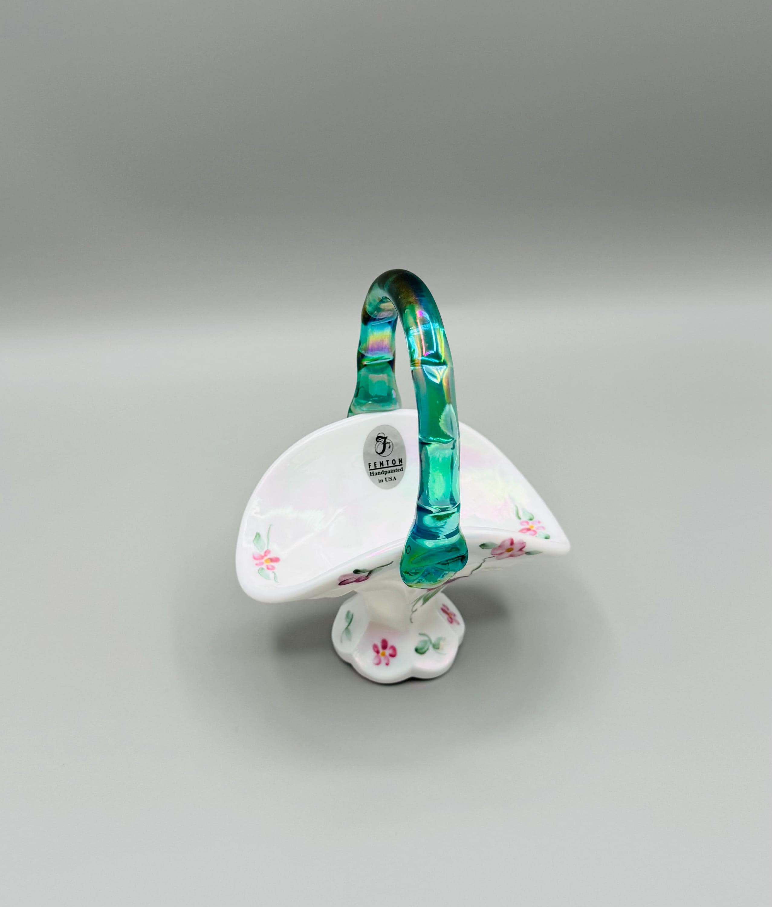 フェントン アクアグリーン デイジー＆ボタン イリデセントグラス ミニバスケット Fenton Mini Glass Basket - Iridized White With Spruce Green