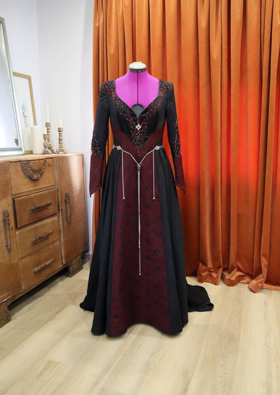 open lace back dress Cape Velvet Satin Red-Black Ad