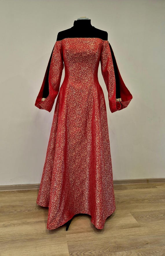 rhaenyra targaryen red dress Daenerys Targaryen in Red Dress