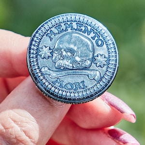 Memento Mori Skull Pin Button (Memento Mori Death Skull and Crossbones Metal Human Skull Bone Printed Wearable Pin Button)