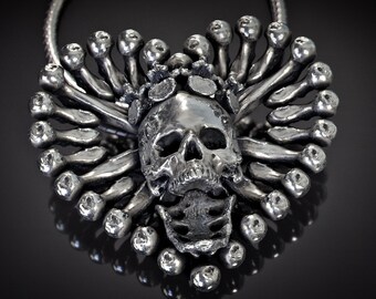 Colgante de amor de San Valentín con corazón de calavera, pulido a mano (plata de ley latón cráneo gótico hueso collar colgante biker joyería cráneo encanto)
