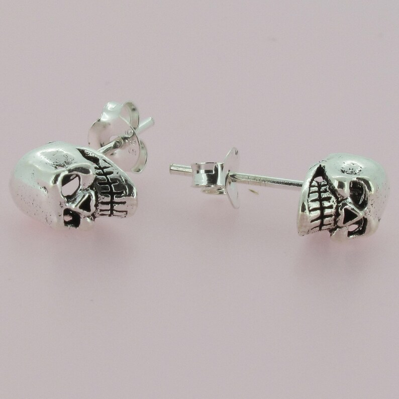 Details about   Sterling Silver 10mm Skull post stud earrings. 
