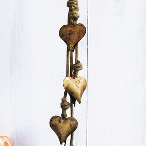 Handgemaakte hartbellen hangende decoratie liefdesgeschenken antiek gouden afwerking 50 cm lengte gegalvaniseerd metalen hart wanddecoratie