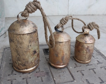 Shabby Chic Rustikale Eisen Zinn Kuhglocken 3 Stück Set Größe 6 ", 8 """ und 10" Höhe Antique Gold Finish Holzklöppel."