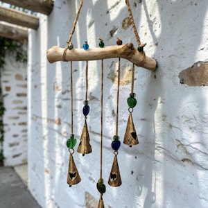 Handgemaakte boho tuindecoratie, hangende windgong, zonvanger, veelkleurige kralen, rustieke vintage windgong.