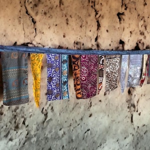 Sari in seta antica fatto a mano, tessuto boho, ghirlanda multicolore, stendardo, decorazione per esterni e interni, lunghezza 350 cm e 700 cm