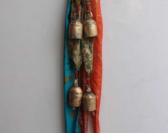 Vintage Tin Bells Hanging Chime, Boho Garden Decor (76 cm)
