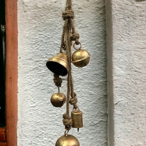 Rustic Harmony: Antique Finish Cow Bell Cluster Wind Chime - Outdoor Country Farmhouse Decor, 50cm Height