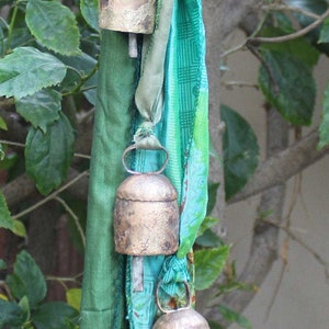 8 Vintage Tin Bells Hanging Chime Mobile String Garden Outdoor Indoor Patio Decoration 84 cm Length