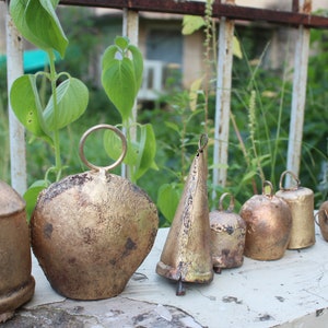 Shabby Chic Rustic Iron Tin Vintage Cow Bells Mix Assortment 7 Pieces Lot