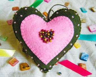 Unique Handmade Two-sided Felt Heart Ornament Home Decor Mother's Day Gift Green Pink Christmas Valentine's Day Gift Glass Beads Embroidery