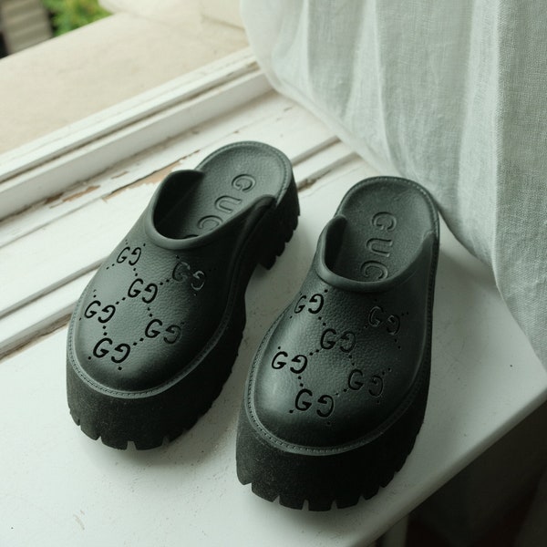 Gucci perforated rubber croc clogs 38