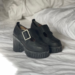 90s rubber heel platform Mary Jane distressed look leather platforms