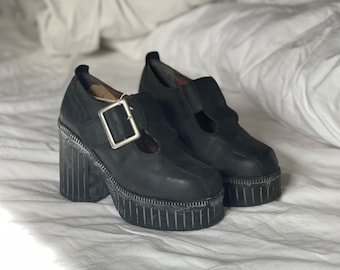 90s rubber heel platform Mary Jane distressed look leather platforms
