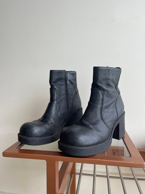 American Eagle 90s Chunky Clompy Bratz 