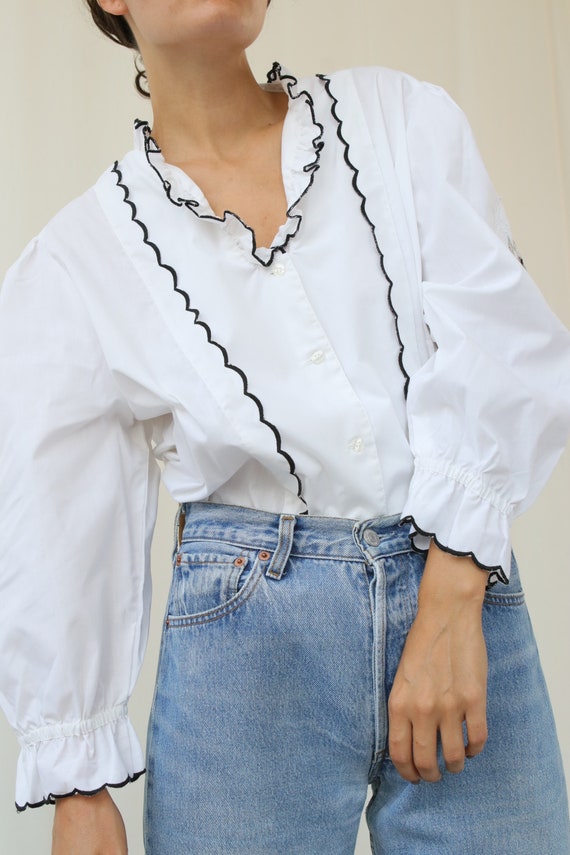 True Vintage Crisp White German Peasant Puff Sleev
