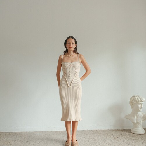 rudy maxi dress brown navy blue prom dress 2024 Elodia channels effortless sophistication Size:31W / M / 48 EUR Stunning Beaded Blush Pink