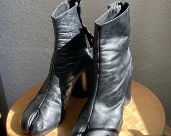 Margiela Tabi Boots 1990s Black Leather Size EU 39 U.K. 6