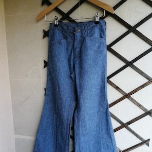 Vintage 1970s Original Wrangler Blue Bell Flare Jean light blue size 26 wasit 34 legs mint condition
