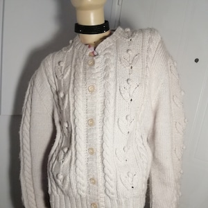 Vintage 1980s Irish Aran, hecho a mano punto grueso lana real Cardigan puff hombro tamaño mediano