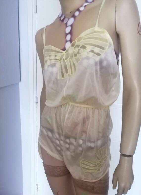 Vintage 1970s /80s pale yellow playsuit /babydoll… - image 7