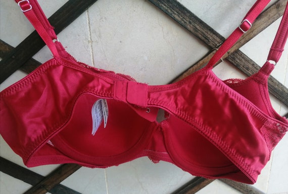 Original 90s red lace pin up style Underwire with gold Bell and lace by Pleasure State white label size UK 34A /fr90A /eu75A View 2