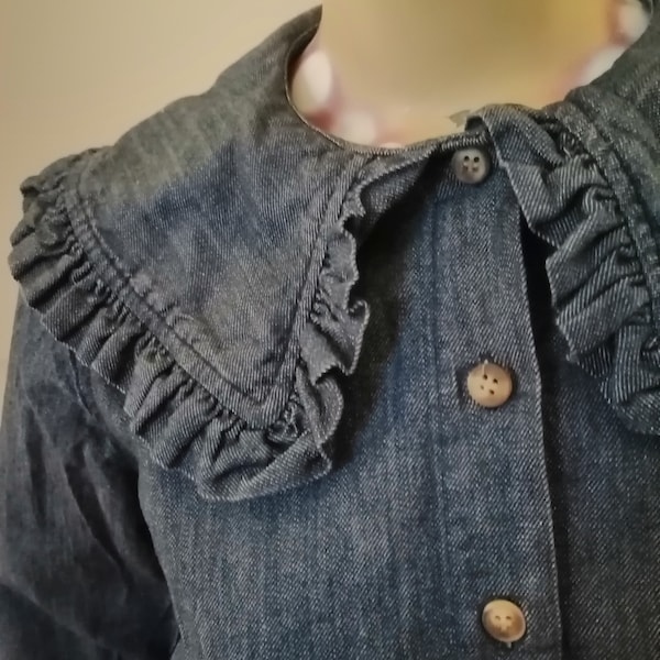 Dunkelblaue Vintage-Jeansbluse aus den 1980er Jahren mit erstaunlichen Originalkragen, Größe ist Small FR 36