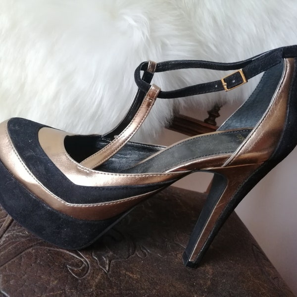 Vintage 1990's unused still with tags Topshop London Gold and black leather, suede, Ankle strap platform high heels shoes size UK 7 /EU 40