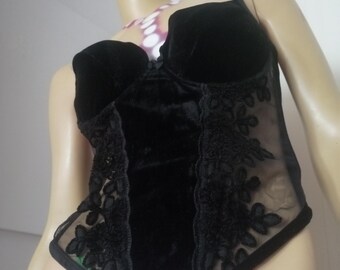Corsé/sujetador vintage negro de encaje, red y terciopelo de Chantelle Lingerie Paris, talla UK 38B, FR 100B, EUR 85B.