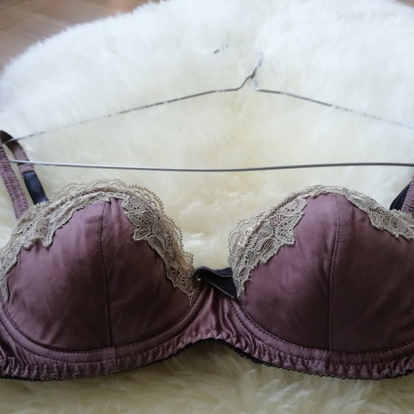 Vintage 1980s pale pink, Violet silk lace padded Underwire Bra UK 32B Used