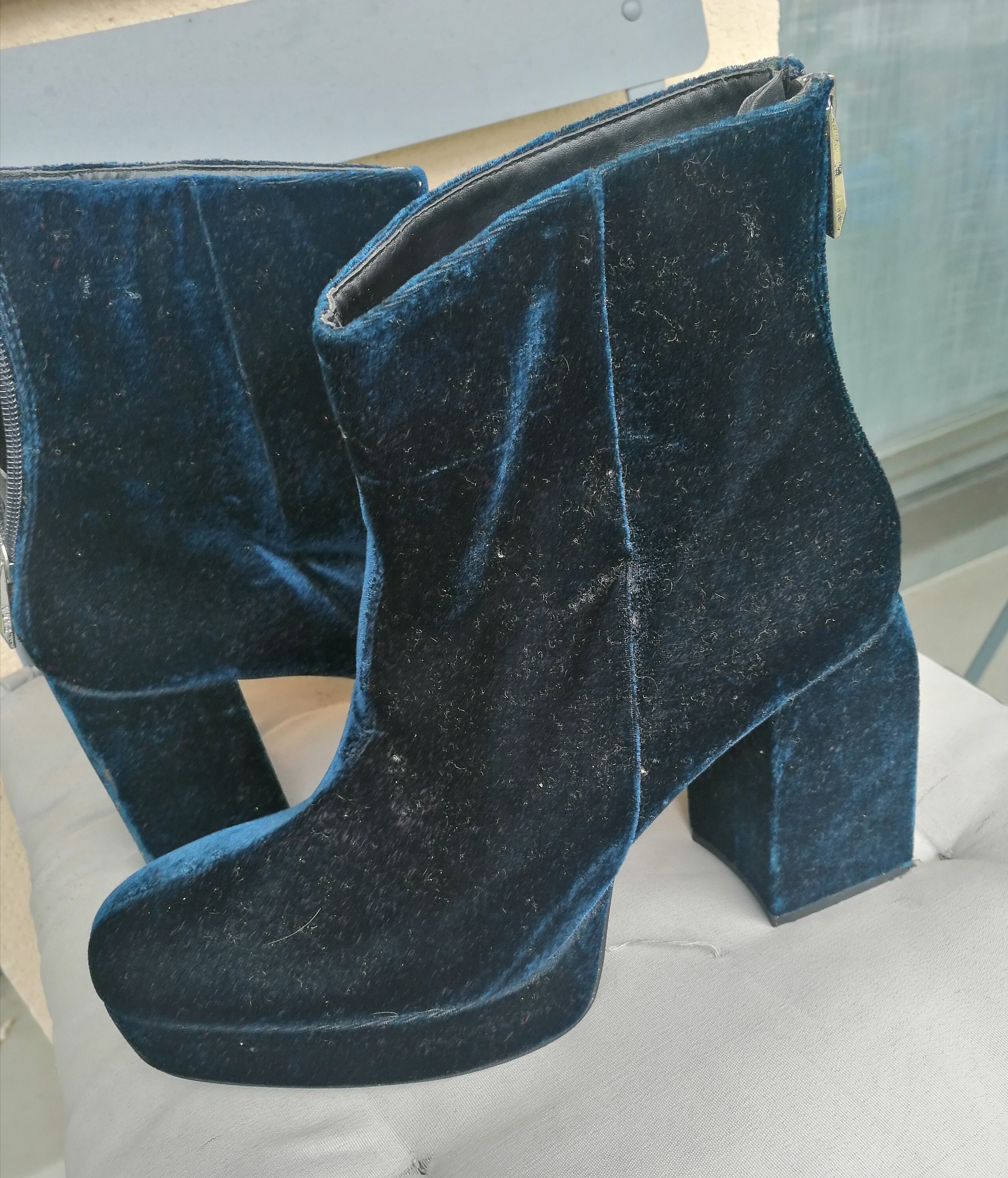 Zara blue cheap velvet boots