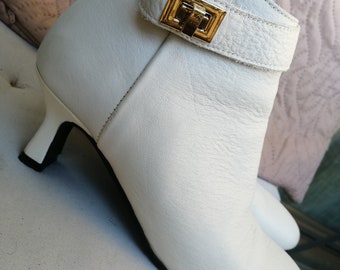 Amazing Original pair of white leather 1960s style with Gold clips side zips with unique heels by Cristian Daniel size eu 36 UK 3 boots