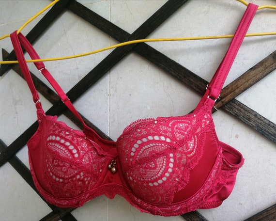Original 90s red lace pin up style Underwire with gold Bell and lace by Pleasure State white label size UK 34A /fr90A /eu75A